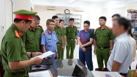 Cán bộ thuế bị bắt quả tang nhận tiền của doanh nghiệp