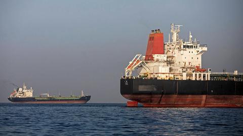 Iran - Oman bàn cơ chế thu phí qua eo biển Hormuz