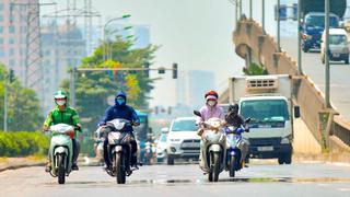 Nắng nóng đỉnh điểm, ngoài trời như chảo lửa 