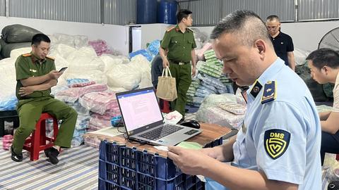 Khởi tố đối tượng sản xuất hàng giả quy mô lớn
