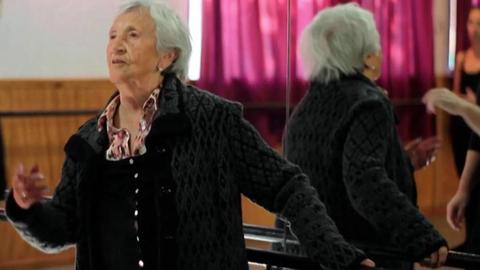 Giáo viên dạy ba lê 100 tuổi ở Chile