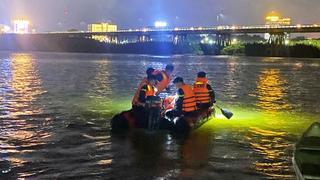 Cứu sống thanh niên nhảy cầu trong đêm