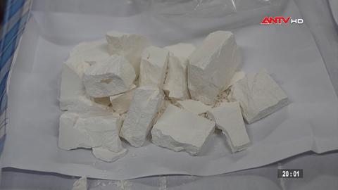 Khởi tố 3 đối tượng mua bán 2 bánh heroin