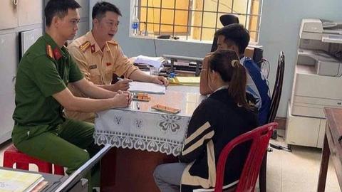 Xử lý học sinh lớp 9 đi xe đạp điện lạng lách trước ô tô