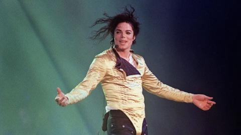Michael Jackson thống trị bảng xếp hạng Billboard Artist 100