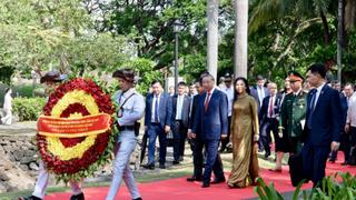 Tổng Bí thư, Chủ tịch nước Tô Lâm dâng hoa tại Tượng đài Chủ tịch Hồ Chí Minh ở Philippines 