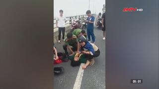 Cán bộ Công an kịp thời sơ cứu cháu bé qua nguy hiểm