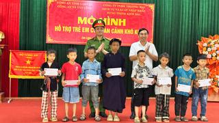 Tết Thiếu nhi 01/6: Chia sẻ yêu thương từ những việc làm nhân văn của lực lượng Công an nhân dân tỉnh Lào Cai