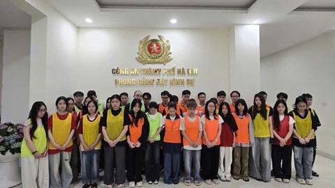Khởi tố 18 đối tượng trong đường dây quảng bá website cờ bạc