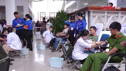  Giọt máu hồng hòa cùng khát vọng bảo vệ Tổ quốc