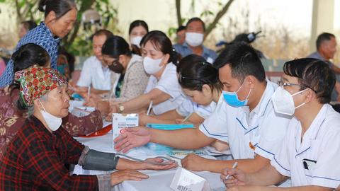 Hà Nội triển khai loạt chính sách hỗ trợ y tế cho người dân