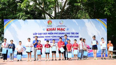  Ý nghĩa từ những lớp học bơi miễn phí