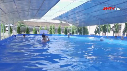Công an xã xây dựng bể bơi và dạy bơi miễn phí cho trẻ em