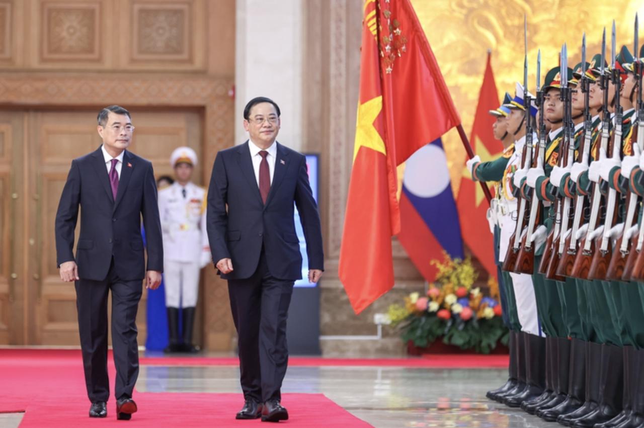 Thủ tướng Lê Minh Hưng chủ trì lễ đón chính thức Thủ tướng Lào Sonexay Siphandone
