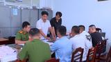 Lật tẩy "nữ quái" sau những vòng vây vô hình