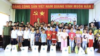 Lan tỏa yêu thương đến trẻ em khó khăn