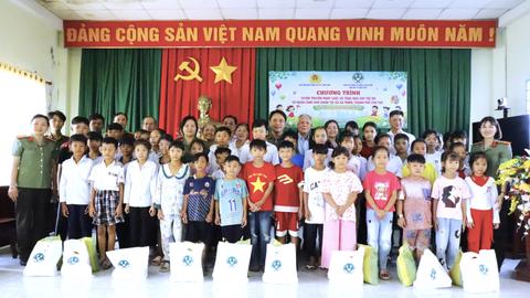 Lan tỏa yêu thương đến trẻ em khó khăn