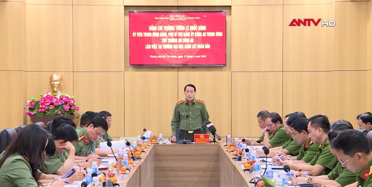 Thứ trưởng Lê Quốc Hùng làm việc tại trường Đại học Cảnh sát nhân dân