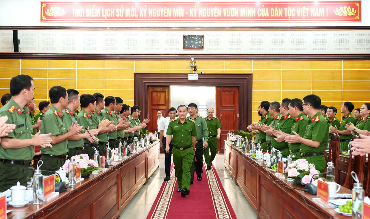 Thứ trưởng Nguyễn Văn Long làm việc với Công an tỉnh Quảng Trị