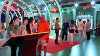 Tìm hiểu dịch vụ công tại triển lãm "Tổ quốc bình yên"