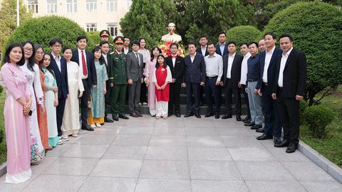 Bộ trưởng Lương Tam Quang thăm Đại sứ quán Việt Nam tại Triều Tiên