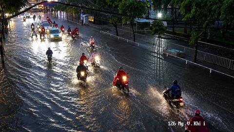 Mưa dông liên tiếp, TP. Hồ Chí Minh đối mặt nguy cơ ngập úng