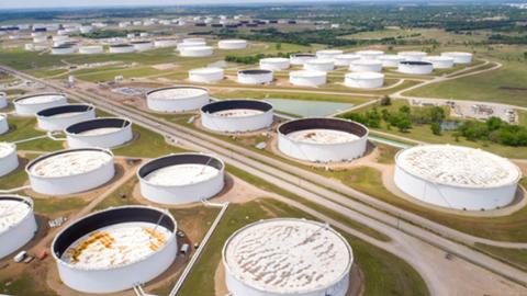 Dự trữ dầu của OECD giảm kỷ lục trong gần 4 thập kỷ