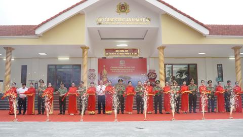 Khánh thành công trình nâng cấp Khu di tích Hòn Đá Bạc và trao nhà tình nghĩa