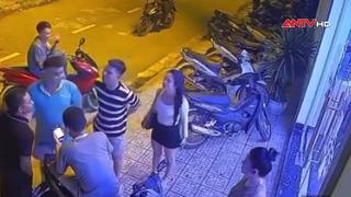 Công an vào cuộc vụ cô gái bị hành hung trước quán karaoke