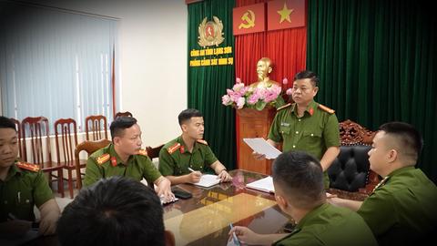Bóng tối sau giấc mơ đổi đời