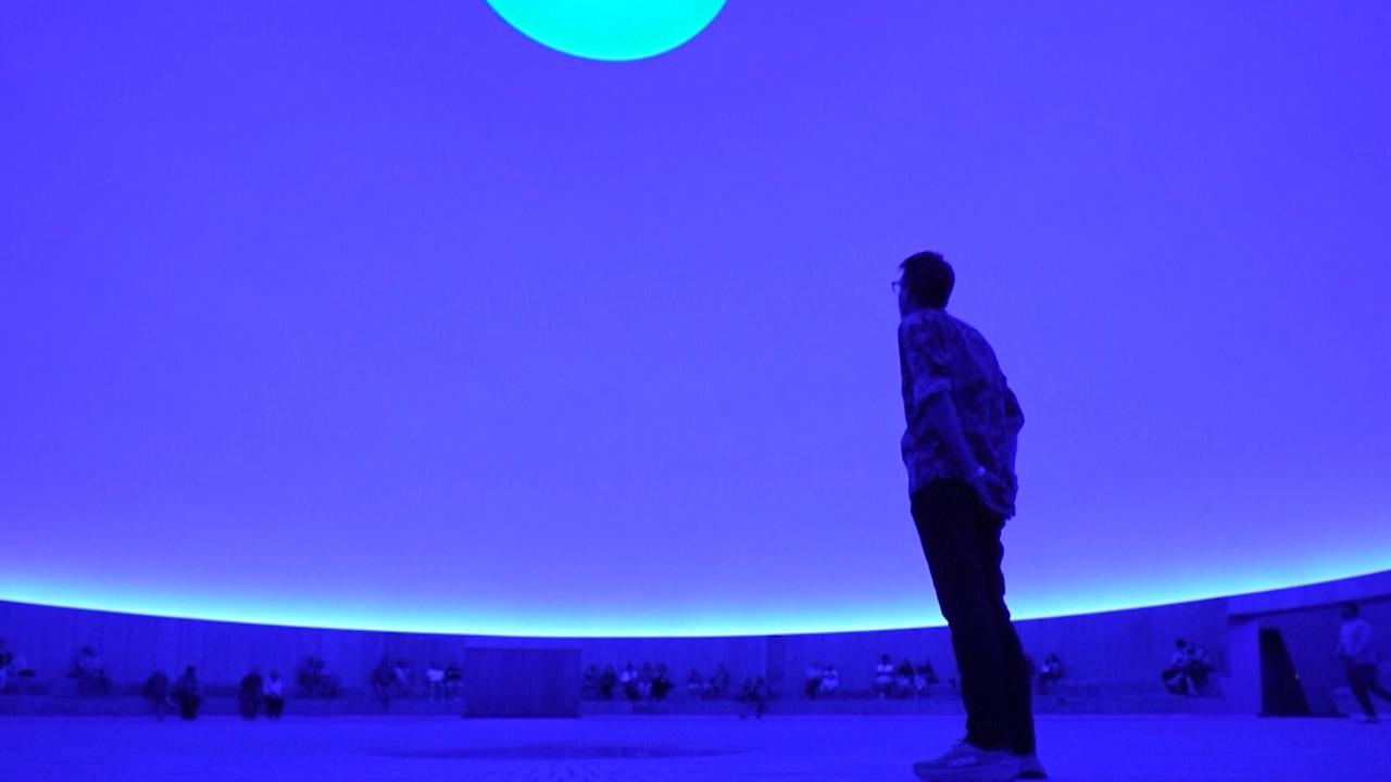 Tác phẩm ánh sáng thứ 100 của James Turrell.