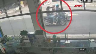 Bắt giữ thanh niên giật dây chuyền vàng trên phố