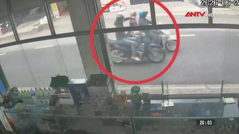 Bắt giữ thanh niên giật dây chuyền vàng trên phố
