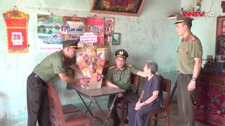 Thăm, tặng quà Mẹ Việt Nam anh hùng, lão thành cách mạng