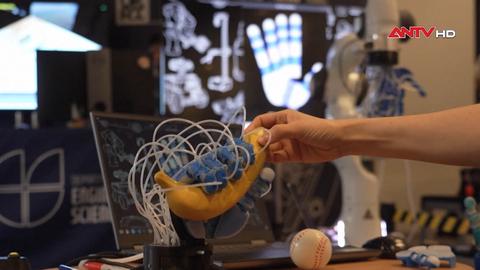 Anh giới thiệu cánh tay robot tích hợp cảm biến xúc giác