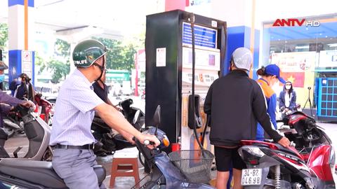 Giá xăng dầu giảm, xăng E10 hạ gần 1.000 đồng/lít
