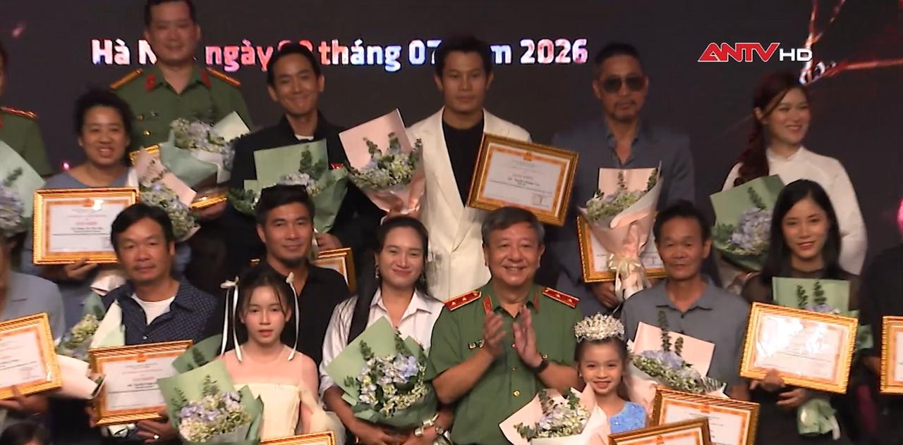 Gặp mặt, tổng kết phim "Tận hiến" 