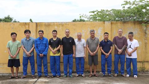 Khởi tố 10 đối tượng cá độ bóng đá 