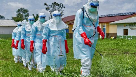 Tiếp tục báo động về số người thiệt mạng do Ebola