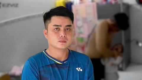Bắt khẩn cấp cha dượng nhiều lần hành hạ cháu bé 3 tuổi 
