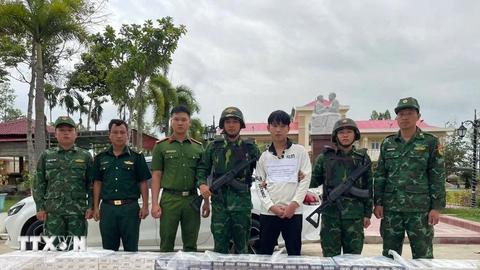 Bắt giữ đối tượng vận chuyển thuốc lá lậu trên tuyến biên giới