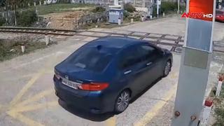 Xử lý nữ tài xế lái ô tô vượt đường ngang khi đèn đỏ đã bật