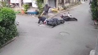 Công an xác minh vụ việc người đàn ông đạp vào đầu cô gái sau va chạm xe