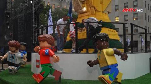 Khánh thành cúp World Cup LEGO khổng lồ