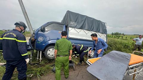 Kịp thời cứu 2 nạn nhân bị mắc kẹt do tai nạn