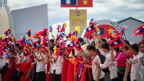 Nơi biên cương viết tiếp tình đoàn kết Việt Nam - Lào
