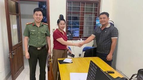 Công an xã Nà Tấu hỗ trợ công dân nhận lại tiền chuyển khoản nhầm