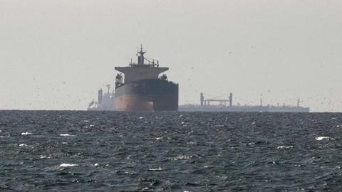 Châu Âu cân nhắc thu phí hàng hải tại eo biển Hormuz 