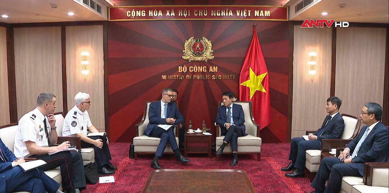 Bộ trưởng Lương Tam Quang tiếp Đại sứ Pháp