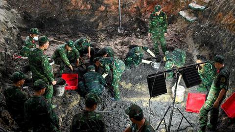 Ngày 18/7: Thêm 4 bộ hài cốt và một số di vật được quy tập tại công viên Lê Thị Riêng